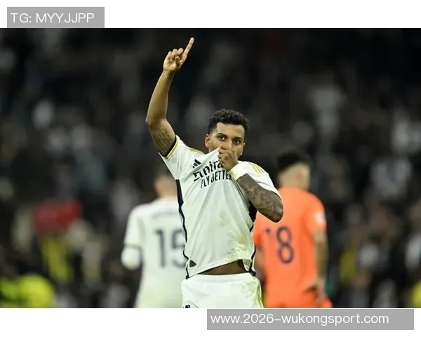 罗德里戈禁区内巧妙漏球晃倒后卫右脚弧线球精彩破门