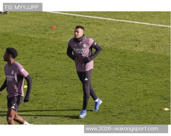 姆巴佩今日室内训练状态良好明日将决定是否参加西超杯对决 姆巴佩今日室内训练状态良好明日将决定是否参加西超杯对决